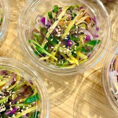 【有名アパレル企業のカフェスタッフ】時給1250円～ / 週2日～ / 髪色・ネイル自由の画像