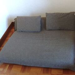 クッション付き2人用ソファー
