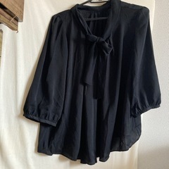 リボン透け感トップスの画像