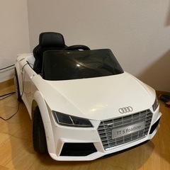 取引中電動　車　アウディ　飾りになります！値下げ
