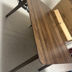 ダイニングテーブルの画像