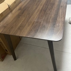 ダイニングテーブルの画像