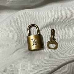 ルイヴィトン 南京錠