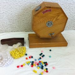 値下げ。格安中古　抽選玉・ガラポン玉　イベント抽選会の玉　白・黄色他各色（金銀・数字入りは＠２０円です。）短期使用に付き汚れ無し品です。　抽選器は玉２００付＠１９５００円です。の画像