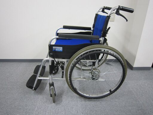 【中古】　車椅子 　MIKI　ノーパンクタイヤ　（青）