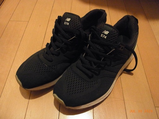ニューバランス　スニーカー中古です。