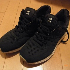 ニューバランス　スニーカー中古です。