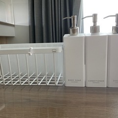 tower】バスケットとシャンプーリンスボトル