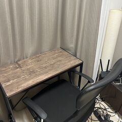 机と椅子