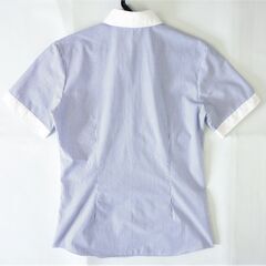 【No.62】美品 形態安定 クレリックブラウス 9号 ブルーストライプの画像