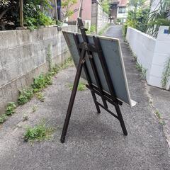 イーゼルとホワイトボードの画像