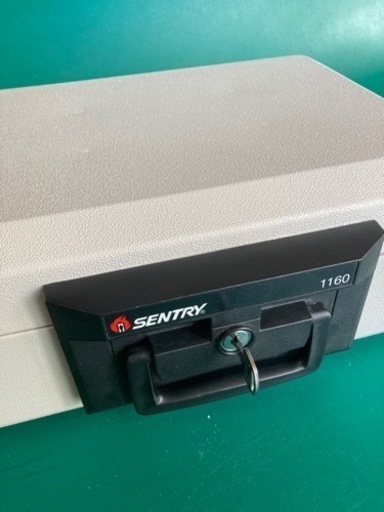 手提げ金庫　セントリー　SENTRY1160