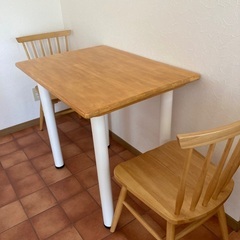 レストラン　テーブル　の画像