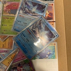 ポケモンノーマルカードとキラカードの画像