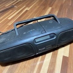 古いラジカセ、電源はつきました