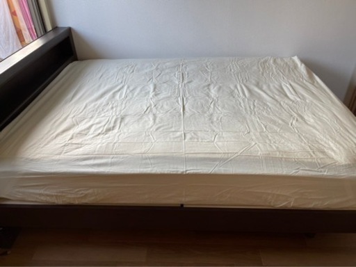 ワイドダブルベッド