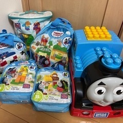 メガブロックセット　トーマス入れ物