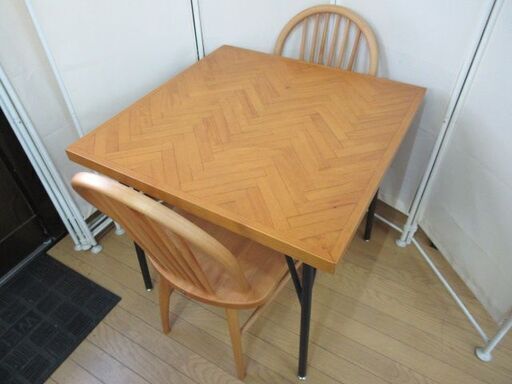 ダイニングセット/ウィドゥ・スタイル/テーブル/70×75×75/チェア×2/85×44×52/ナチュラル/アルダー材/アイアンレッグ/北欧/中古品/J5727/