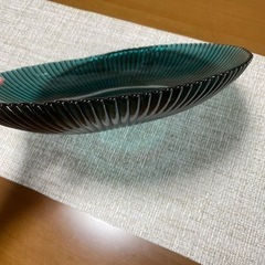 ガラスの大皿　深緑　の画像