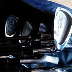 無償譲渡　ゴルフセット　ボール、ティーの画像