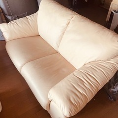 革張り ベージュ ソファ の画像