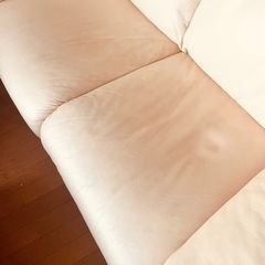 革張り ベージュ ソファ の画像
