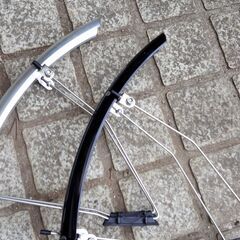 ロードバイク用　前輪泥除け2個　シルバーと黒の画像