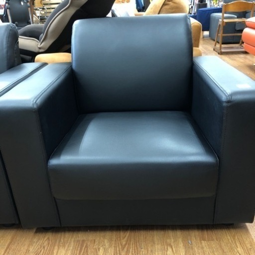 ブラックカラー、シックな1人掛けソファーお売りします！