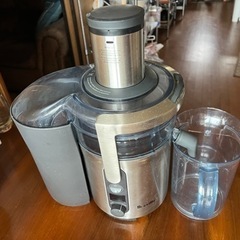 (大幅値下げしました4万→1万円)Brevile ジューサー　BJE510XL