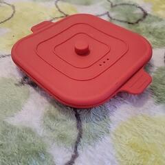使わない時は薄くなるタッパー
