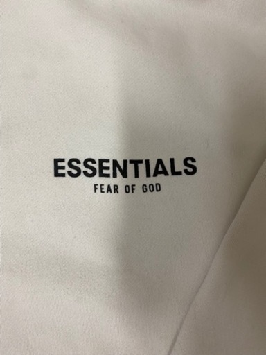 essentials フーディー