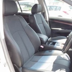 セダン系も続々入荷😃🚗　　日産　スカイラインの画像