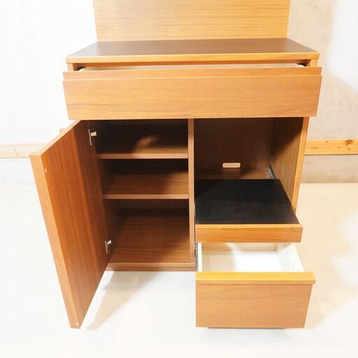 unico(ウニコ)のWICK(ウィック)シリーズのチーク材 キッチンボード Ｗ800です。ヴィンテージスタイルのレトロなデザインは北