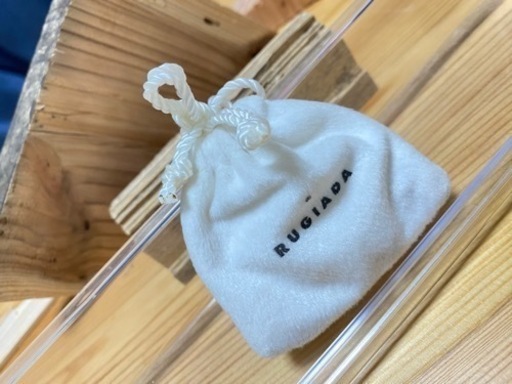 紫?の宝石ピアス