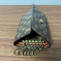 6連三つ折り財布　状態が良くありません。