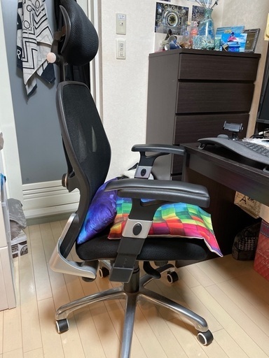 【購入価格6万】クッションタイヤ　人工科学デスクチェア