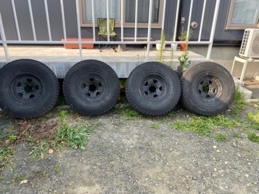 スタッドレスタイヤ4本285/75R16 アルミ付き