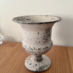 アンティーク調の白の置物の画像