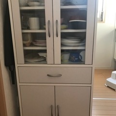 食器棚　横62.奥行き31.高さ122
