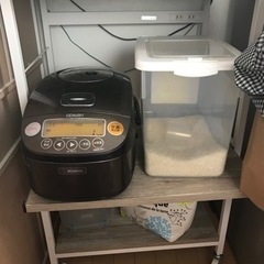 キッチンワゴン　横60.奥行き47.高さ92