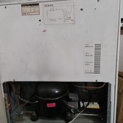 ミニ冷蔵庫　おそらく今のままでは冷蔵庫としては使えなさそうです。それでもいいという方の画像