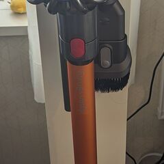 Dyson V8 Fluffy? バッテリー交換必須 壁掛け台座...