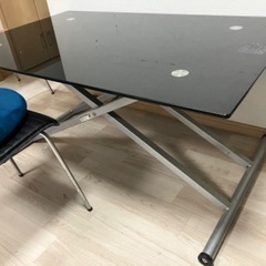 高さ可変式ガラステーブルの画像