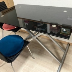 高さ可変式ガラステーブル