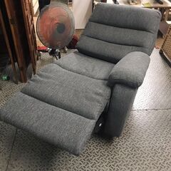 リクライニングソファー　グレー　シンプル　おしゃれ　クリーニング済　貝塚市　二色浜の画像