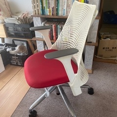 ハーマンミラー セイルチェア ホワイト×レッドの画像