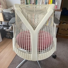 ハーマンミラー セイルチェア ホワイト×レッドの画像