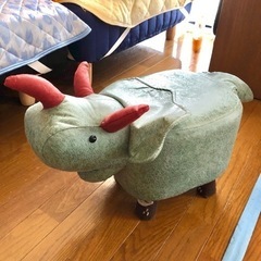 サイのイス（アニマルスツール）