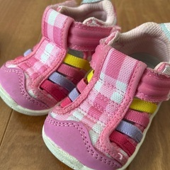 子供用サンダルの画像