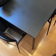 ダイニングテーブル　イス2つの画像